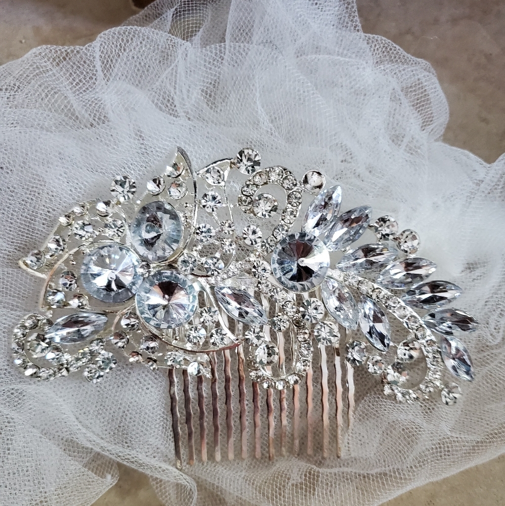 Brand new Beautiful Rhinestone Bridal hair comb